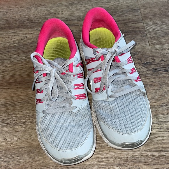 Gray Nike Free Runners - Picture 6 of 6